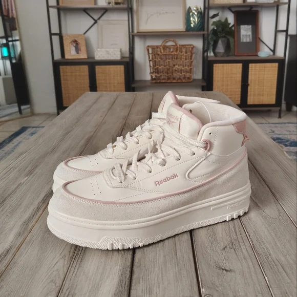 Reebok Cream and Pink Women's Sneakers - Picture 2 of 11